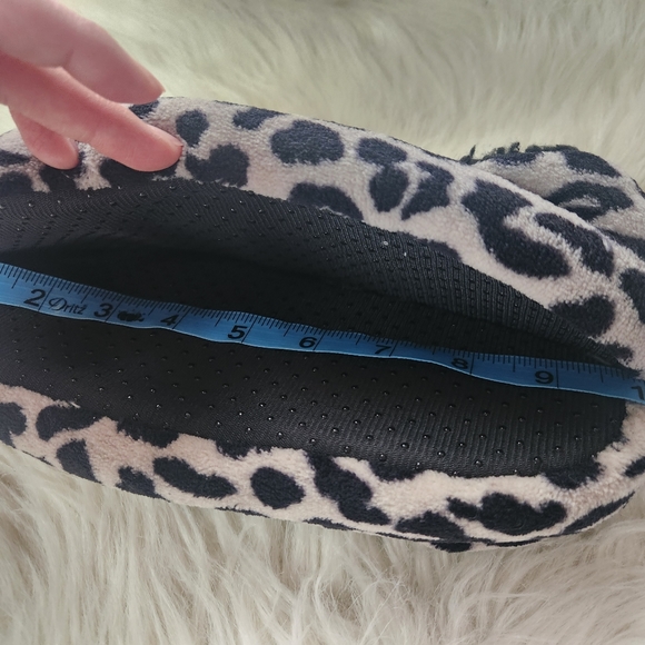 Isaac Mizrahi Leopard Print House Slippers (Medium) - Picture 10 of 11